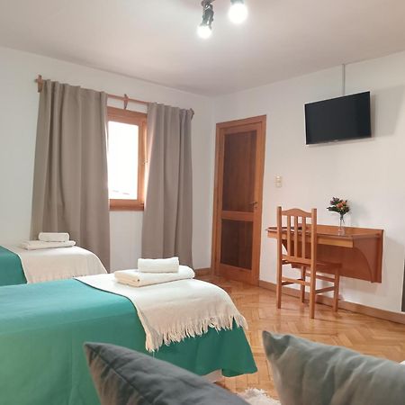 Hospedaje Amilcar Esquel Esterno foto