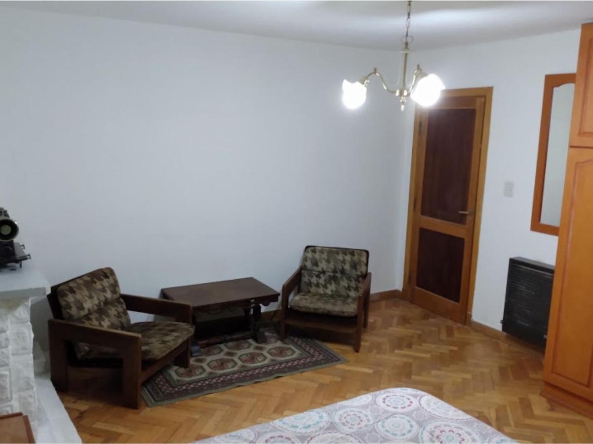Hospedaje Amilcar Esquel Esterno foto