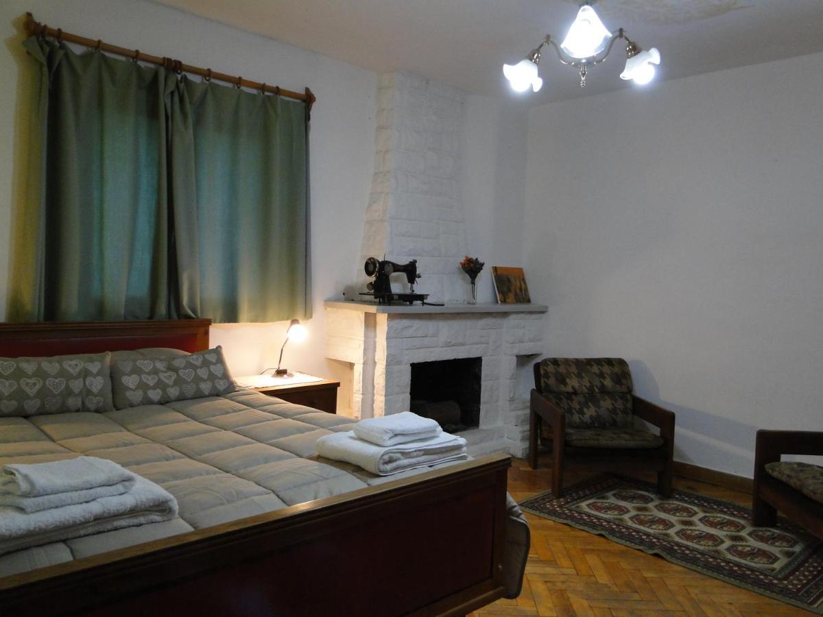 Hospedaje Amilcar Esquel Esterno foto