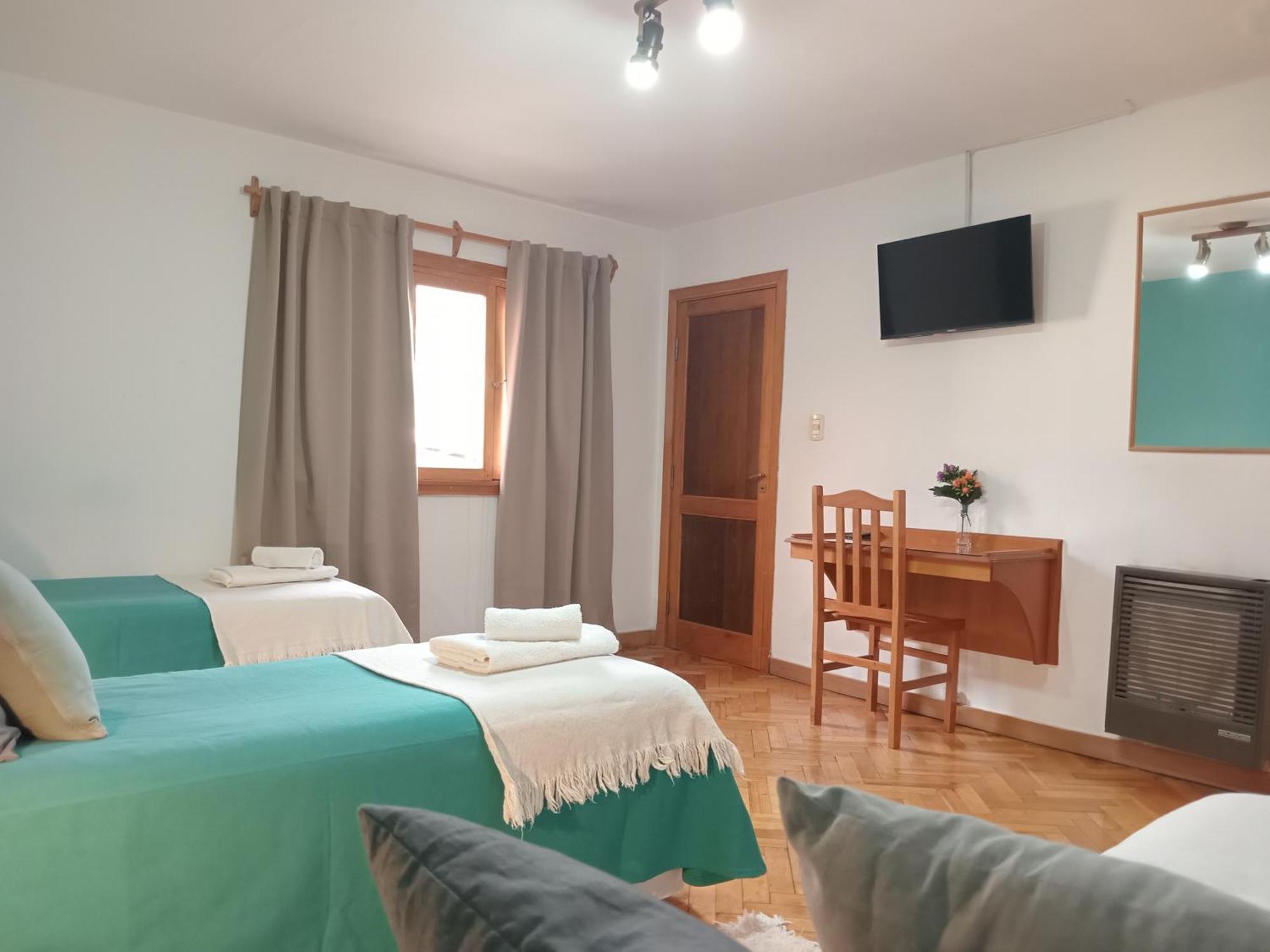 Hospedaje Amilcar Esquel Esterno foto
